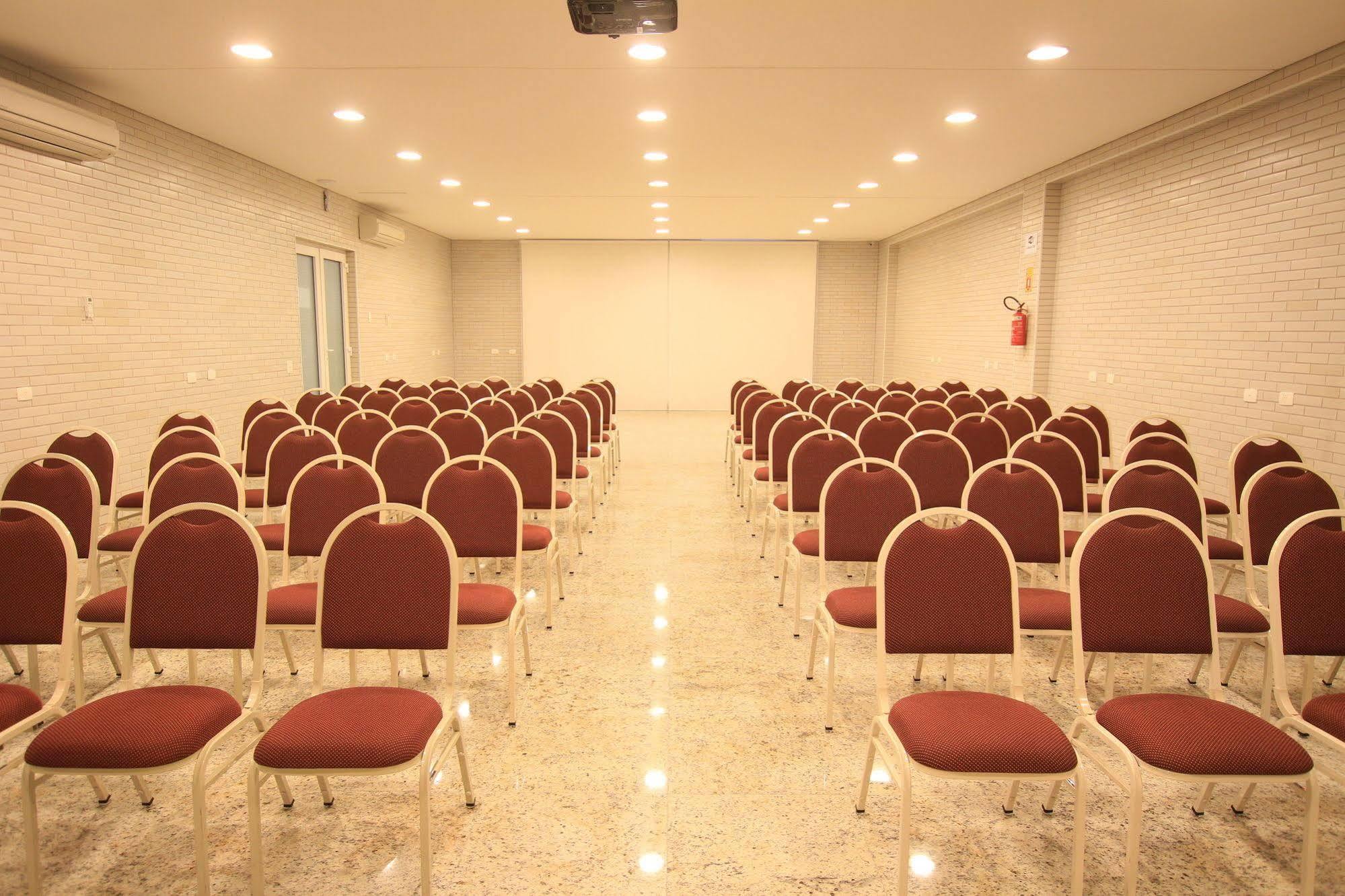 Hotel Confiance Centro Cívico 4*